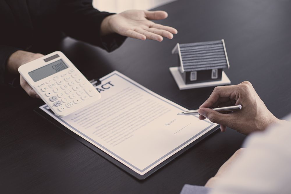 How Much is Homeowners Insurance on a $500,000 House? Reviewing home insurance costs before signing policy documents